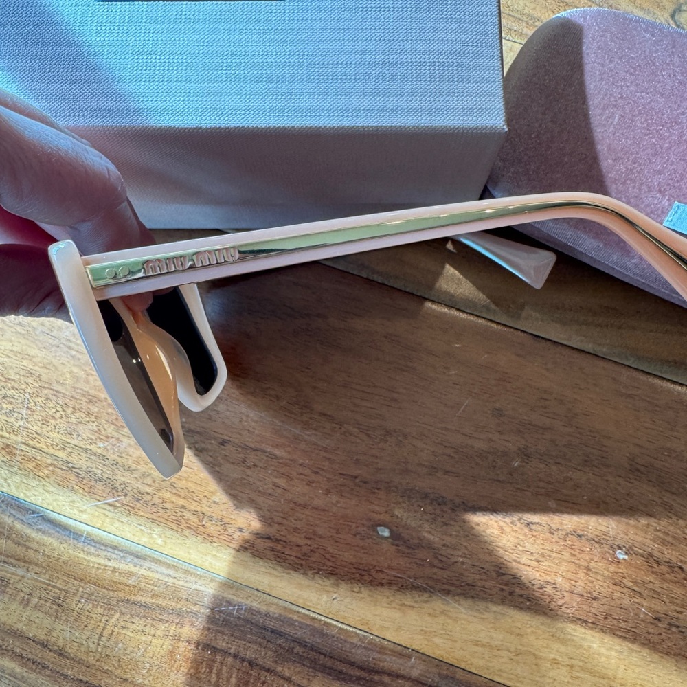 Miu Miu Blush Sunglasses made in Italy 
Model number SMU 02W - Picture 3 of 8